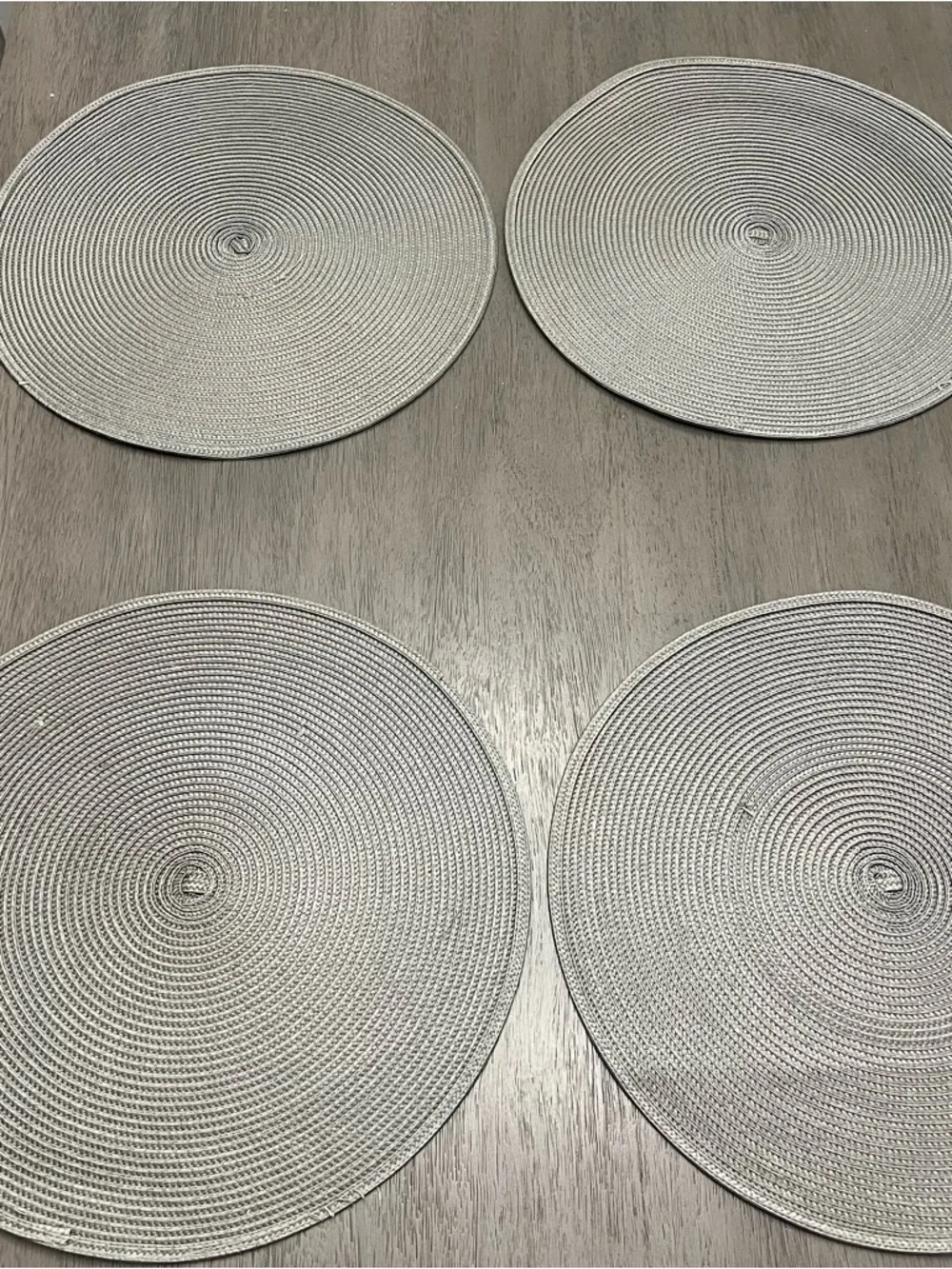 Set of 4 Round Woven Placemats in Light Silver